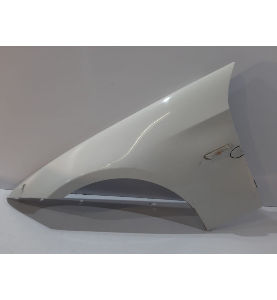 BMW 3 E90 / E91 Blatník Ľavý Poškodený - 13000