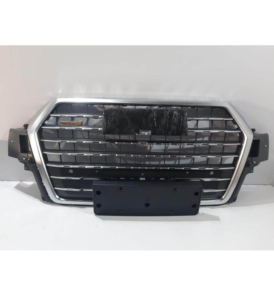 AUDI Q7 4M Maska / Gril - 13047