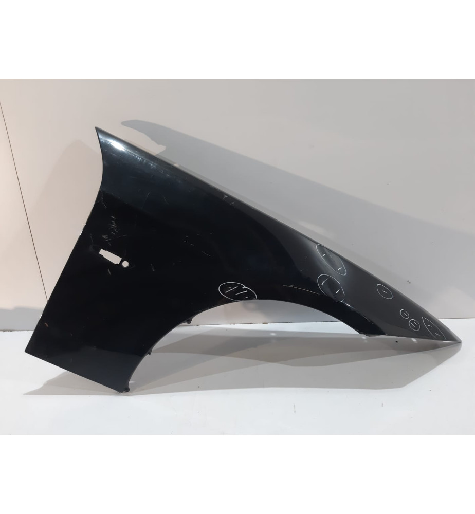 BMW 3 E90 / E91 Predný blatník pravý - 13100