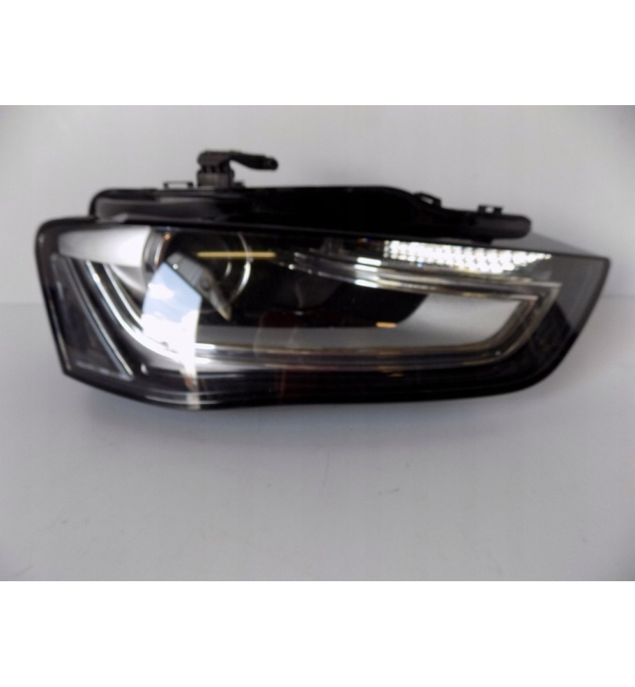 Audi A4 - Pravý Xenonový reflektor - 5188
