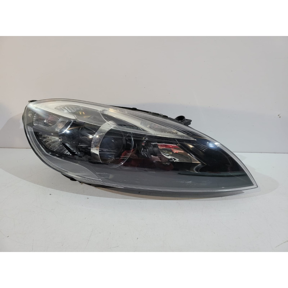VOLVO V40 Lampa Xenon R - 13686