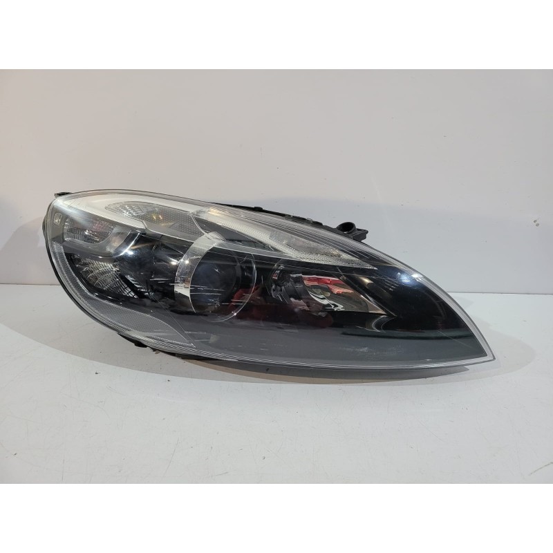 VOLVO V40 Lampa Xenon R - 13686 | mobilpol.sk