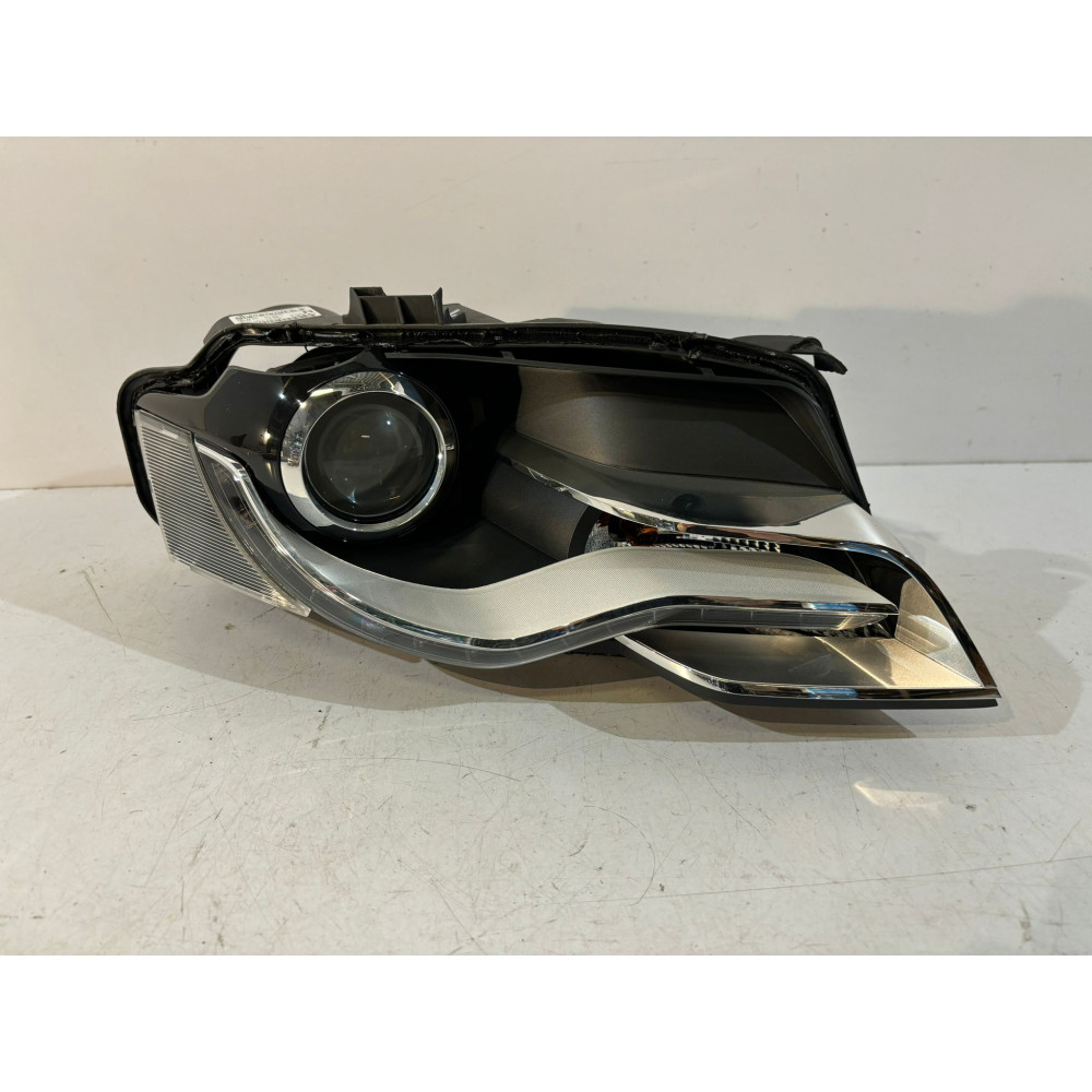 AUDI A4 B8 Predná lampa Xenon R - 14841