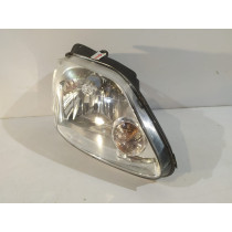 VW FOX Pravé predné svetlo...