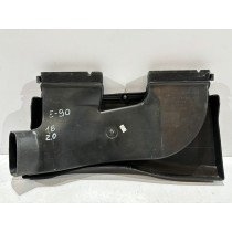 BMW E84 / E90 E92 Nasávací / vzduchový kanál - 16030