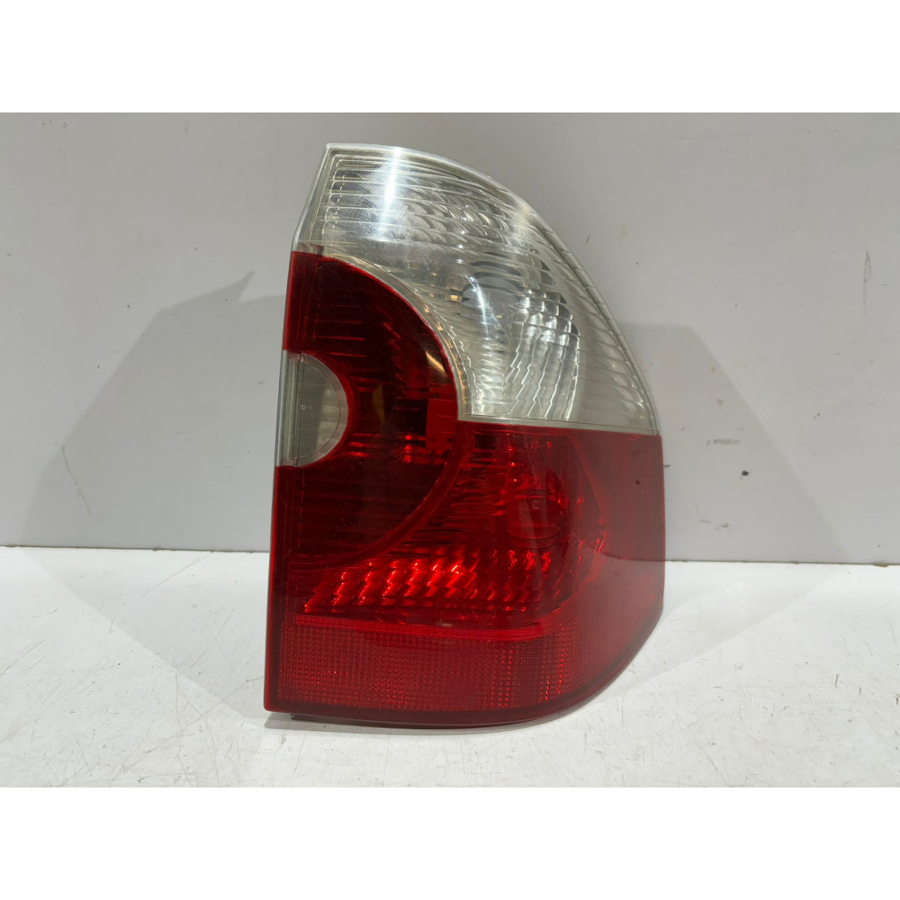 BMW X3 E83 Pravé zadné svetlo - 16040