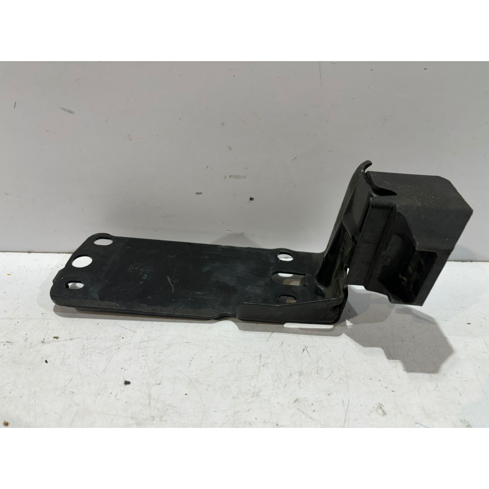 BMW E87 E90 Držiak chladiča Ľavý - 16090