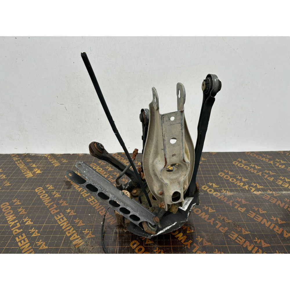 BMW 3 E90 / E91 Otočná náprava zadná Pravá - 16287