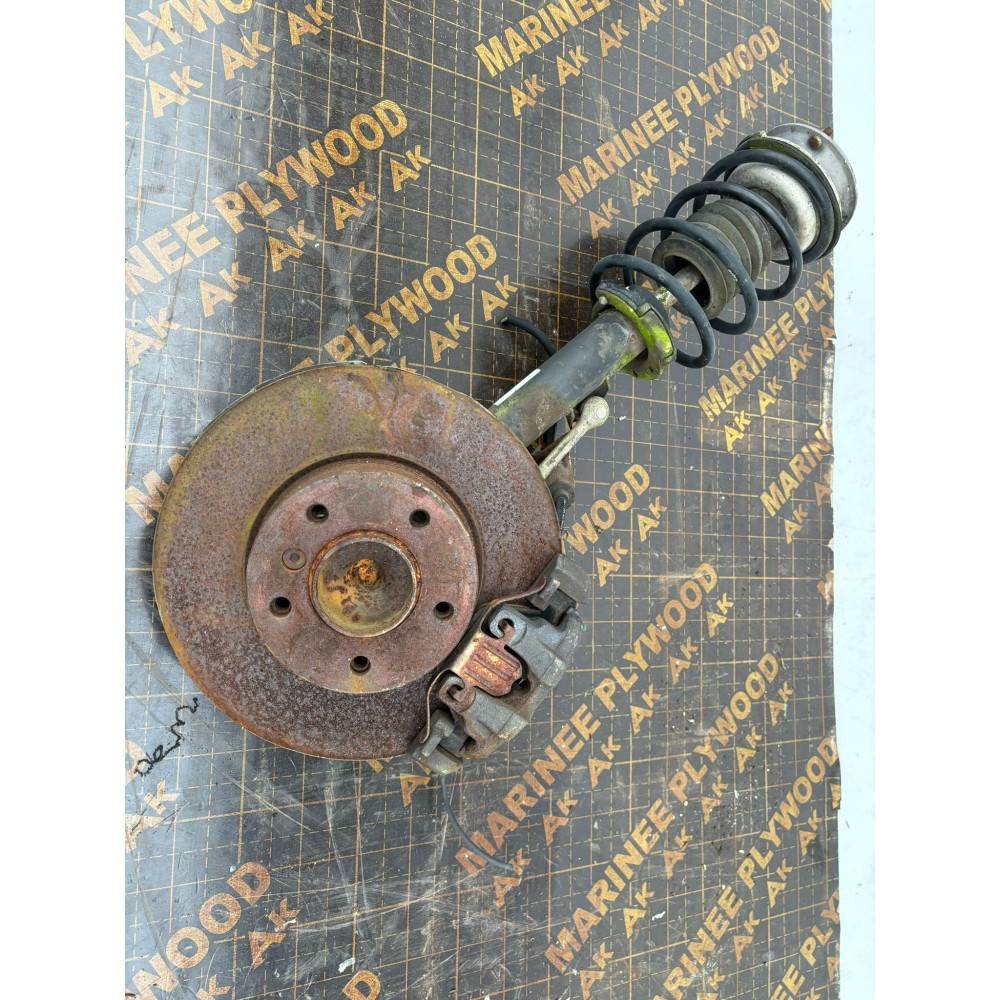 BMW E90 E91 Závěs přední Levý - 16313