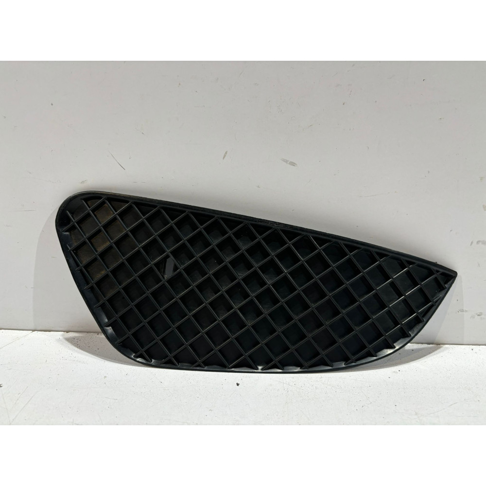 BMW 1 E81 E87 Mriežka nárazníka Pravá - 16134