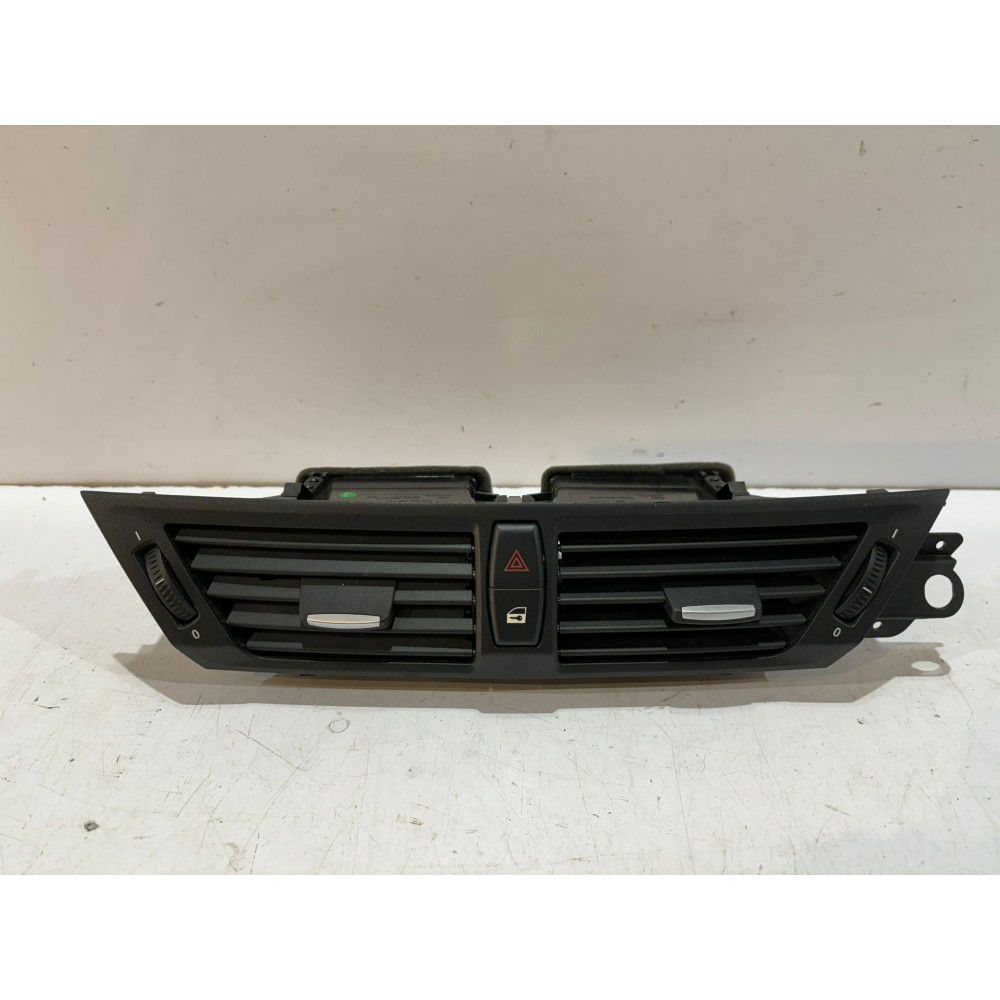 BMW X1 E84 Stredná mriežka ventilácie - 5762