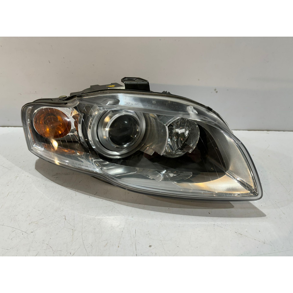 AUDI A4 B7 Predná lampa Xenon Pravá - 16567
