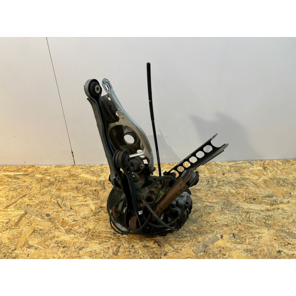 BMW X1 E84 Závěs zadní R - 16633