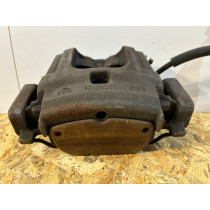 BMW E70 Brzdový strmeň...