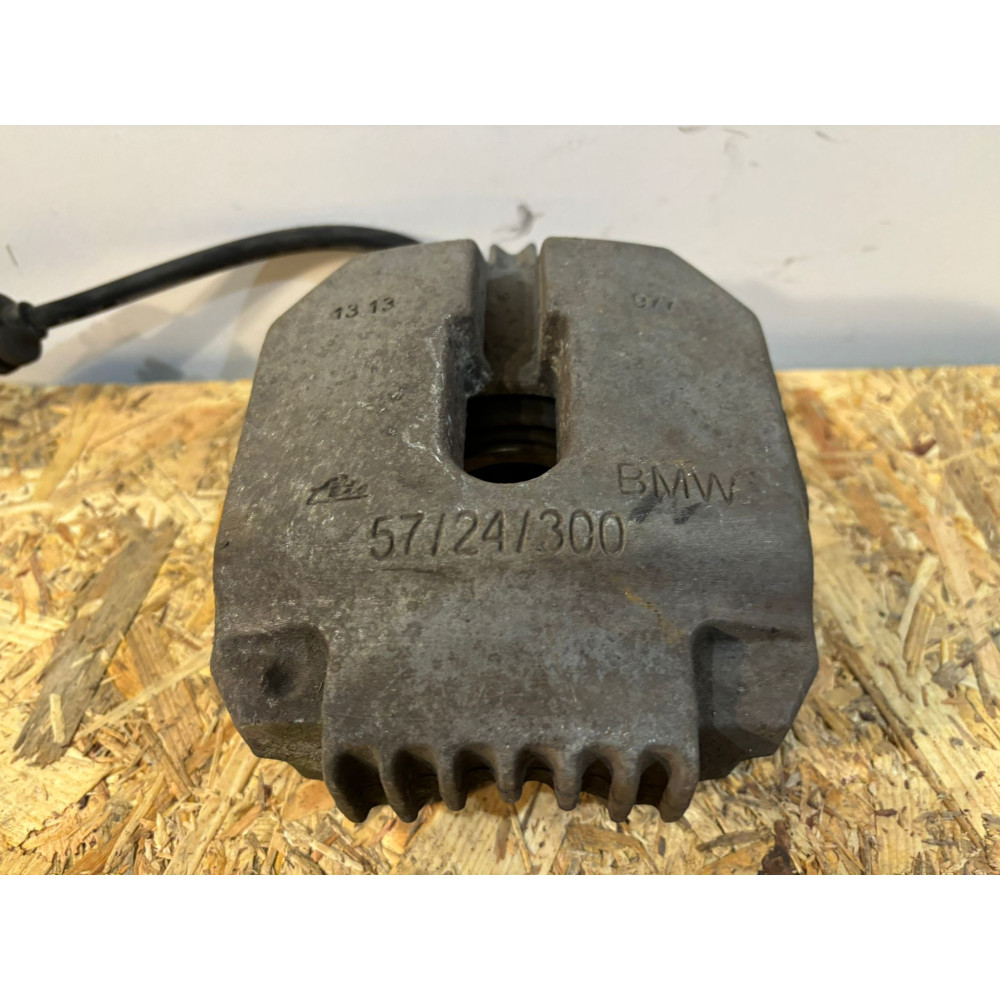 BMW E90 Brzdový strmeň 57/24/300 predný L - 16681