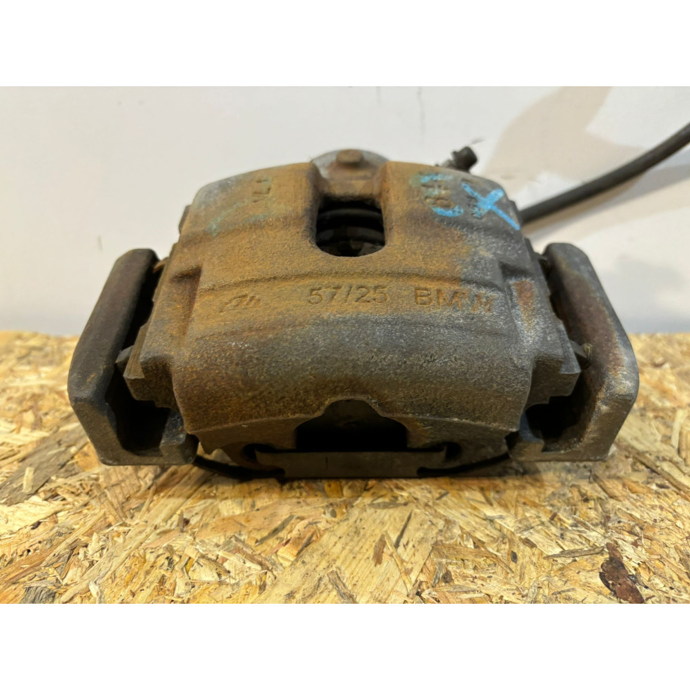 BMW E83 Brzdový strmeň 57/24/300 predný L - 16683