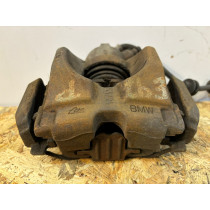 BMW E90 Brzdový strmeň 54/22 predný R - 16685