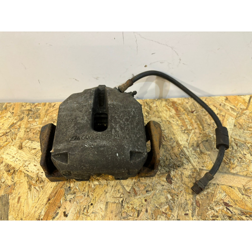 BMW E39 Brzdový strmeň 60/22/296 predný R - 16687