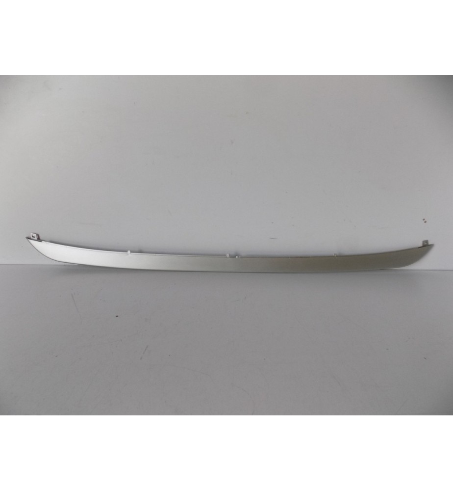 BMW X1 E84 Lišta Strednej Mriežky Predná - 4020