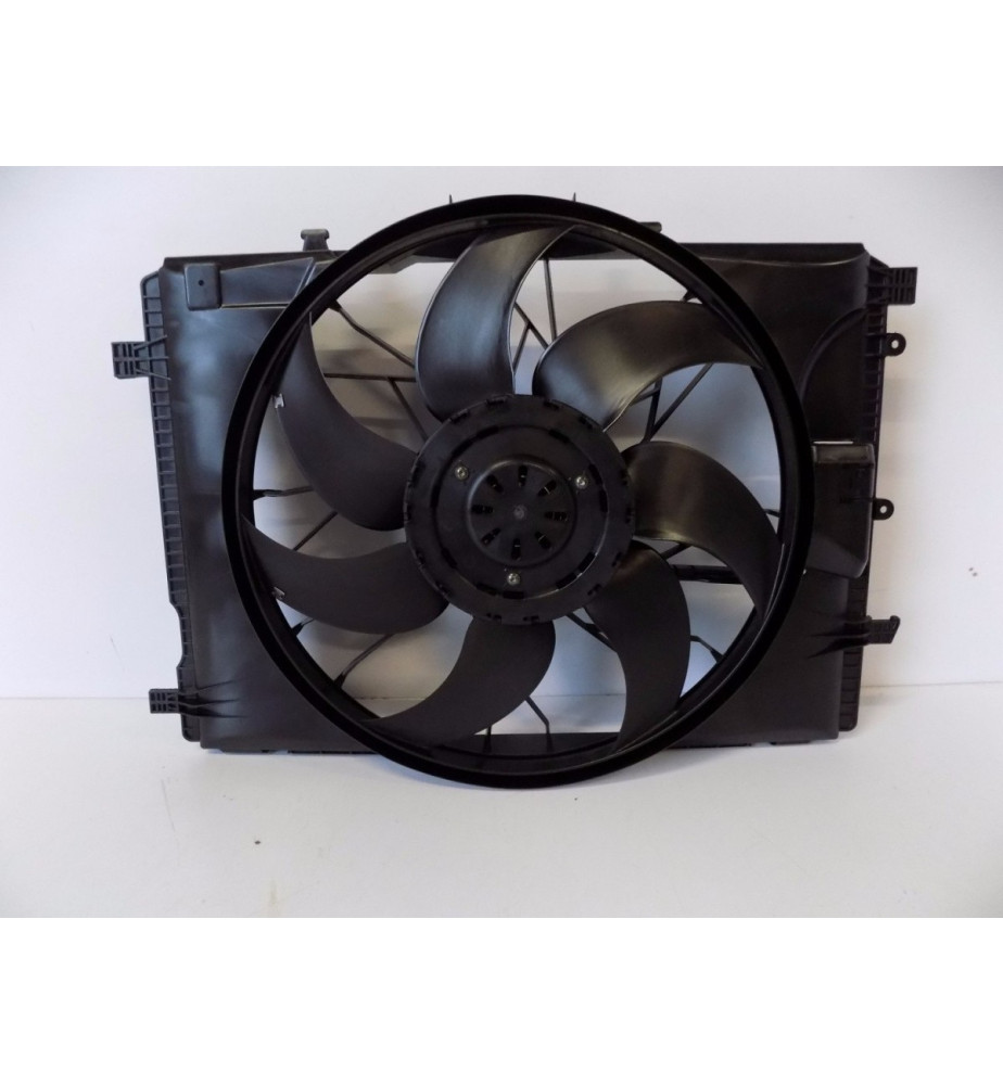 Mercedes W204 / W212 Ventilátor 600W - 4069