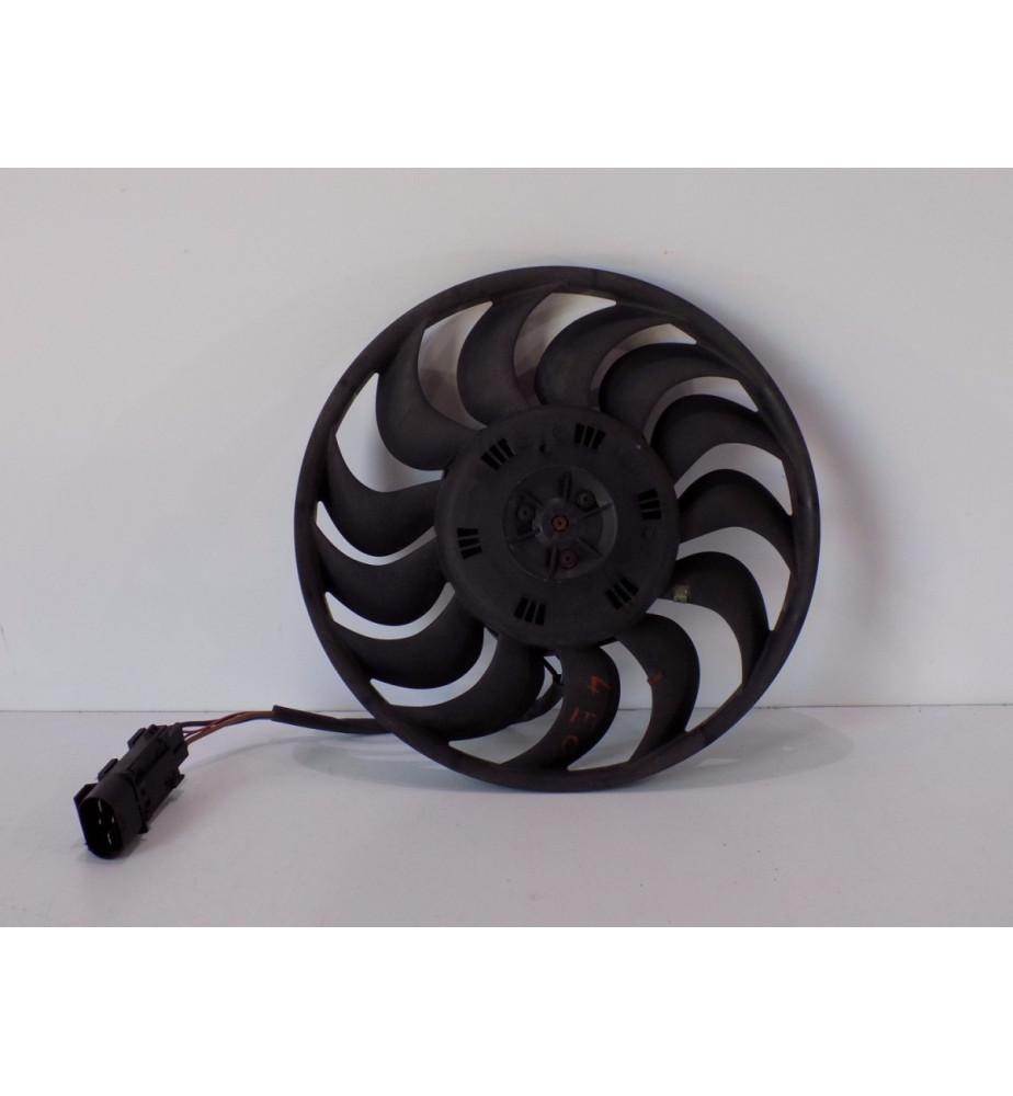 Audi A8 D3 Chladič Ventilátor - 6121