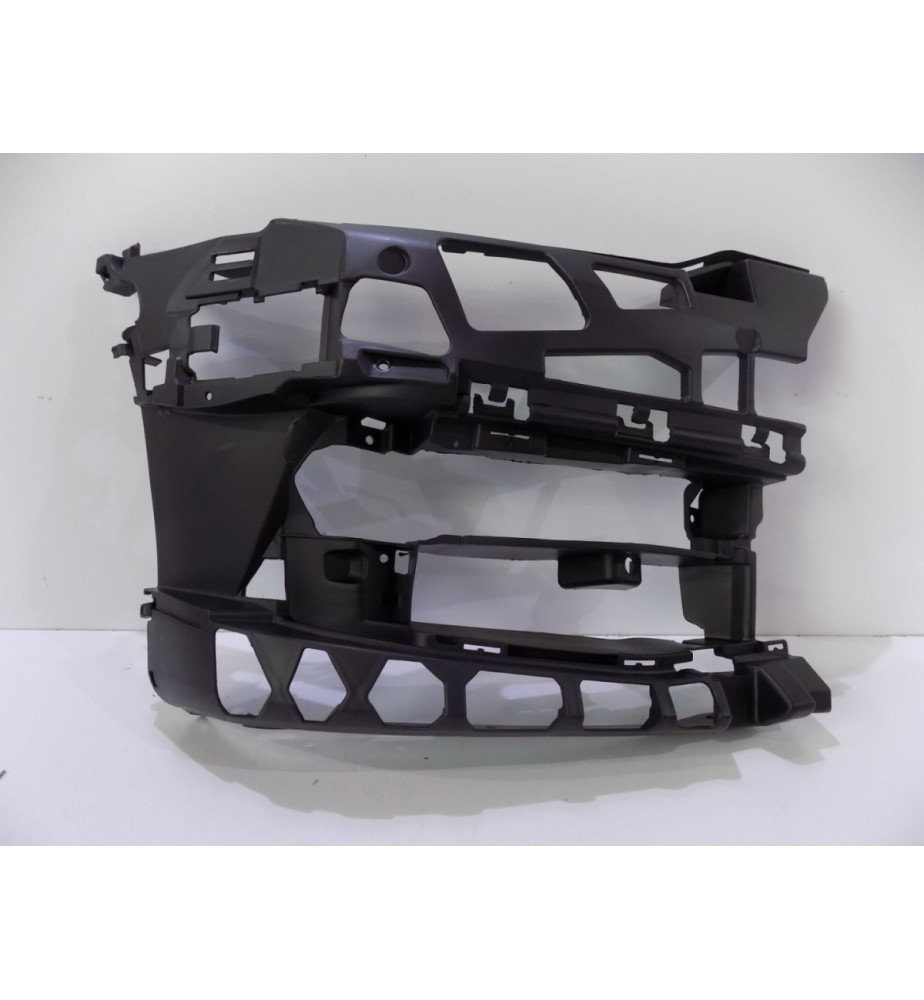 BMW 5 G30 / G31 Upevnenie halogénov pravé - 4383