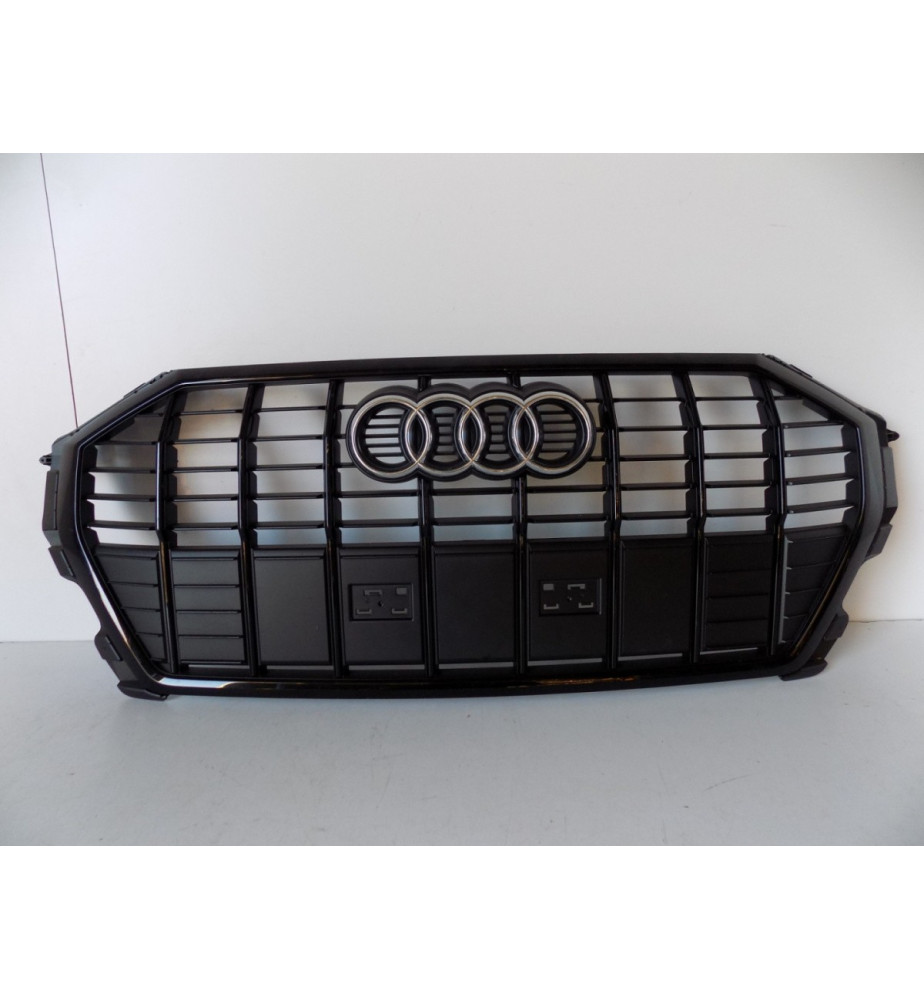 Audi Q3 A83 Grill / Atrapa - 10511