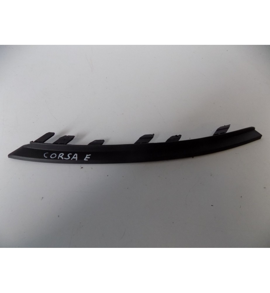 Opel Corsa E - Dekoračná lišta nárazníka R - 10596