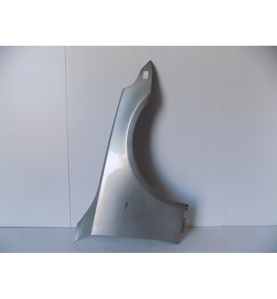 BMW 5 E60 / 61 PRAVÉ BLATNÍK STRIEBORNÝ - 0621