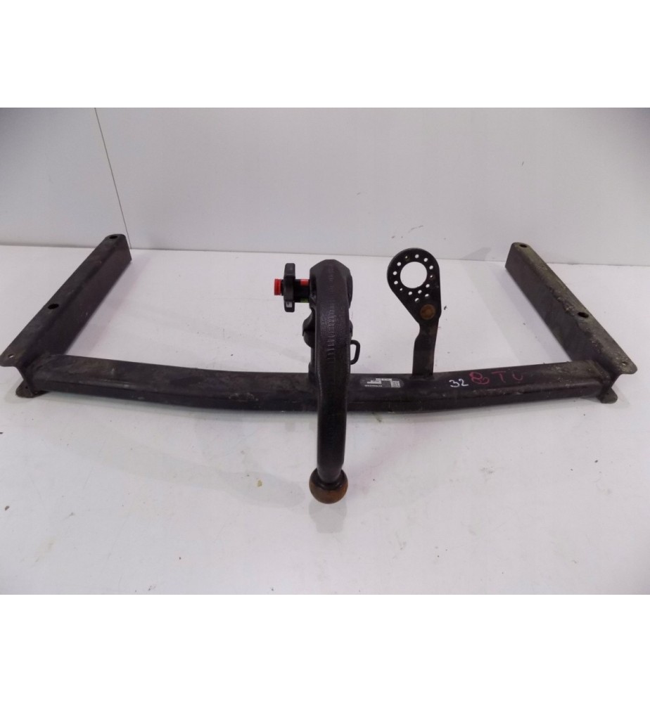 AUDI A5 8T0 Ťažné zariadenie