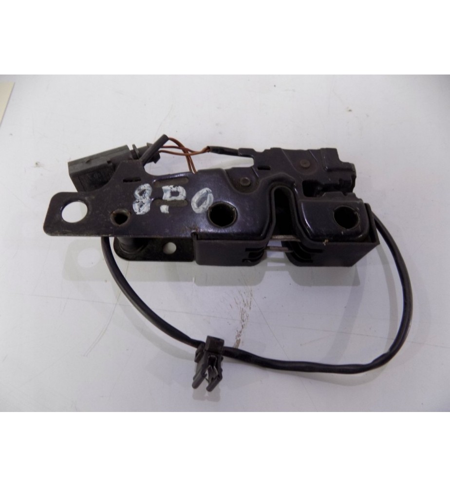 Audi A3 8P - Zámok Kapoty