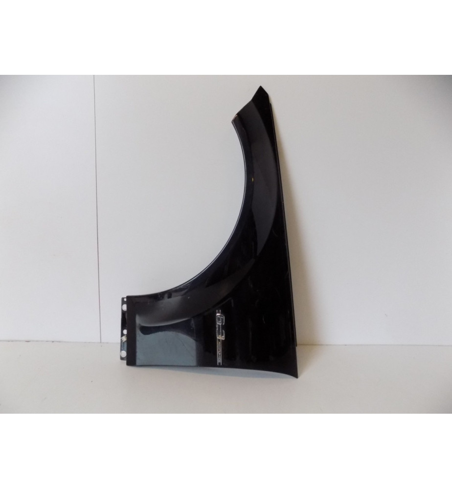 Mercedes C trieda W204 6.3 AMG Ľavý blatník 12123