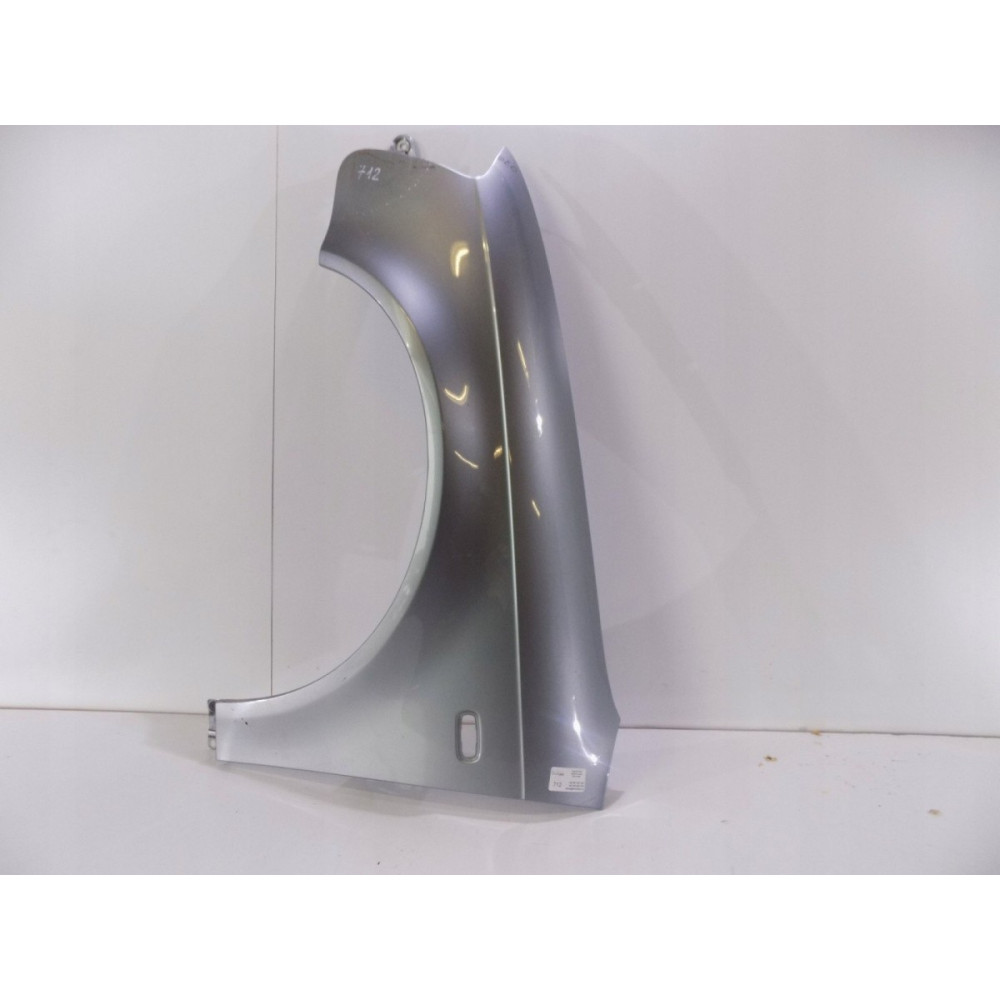 AUDI A4 B6 8E0 Ľavý blatník - 712