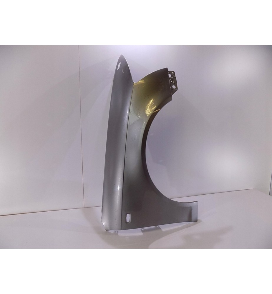 AUDI A6 C6 4F0 PRAVÝ BLATNÍK (Strieborný) - 0637