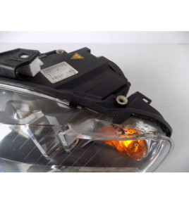 AUDI A4 B7 - Ľavá Xenon Lampa -2556