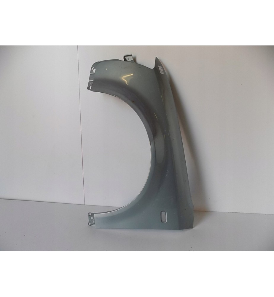 AUDI A4 8E0 / B6 ĽAVÉ BLATNÍK - 625