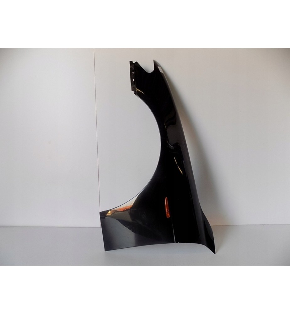 BMW 7 E65 / E66 ĽAVÝ BLATNÍK - 618