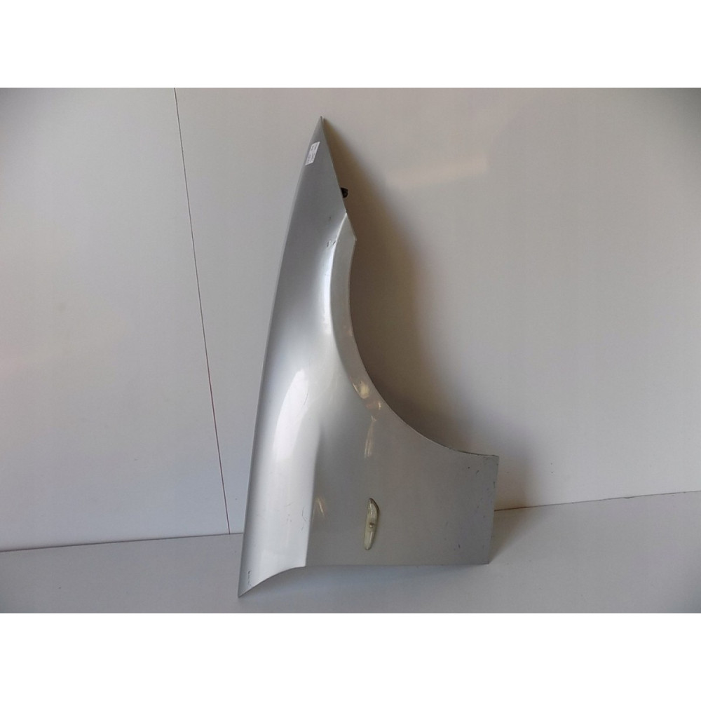 BMW 3 E90 E91 PRAVÝ BLATNÍK - 0616