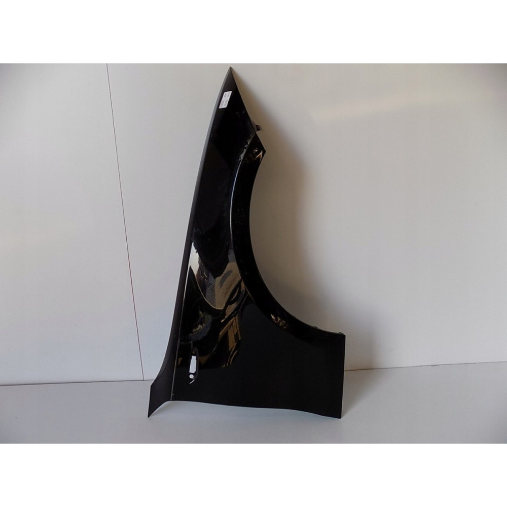 BMW SERIE 1 E87 E88 PRAVÝ BLATNÍK 475 - 0602