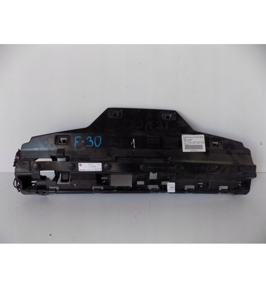 BMW 3 F30 / F31 Klzák zadného nárazníka - 2246