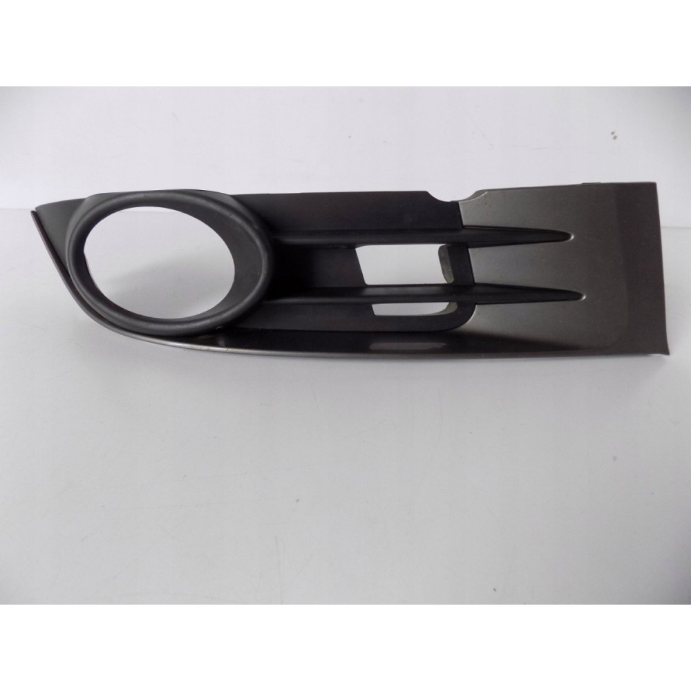 VW Touran - Pravá mriežka nárazníka - 2956