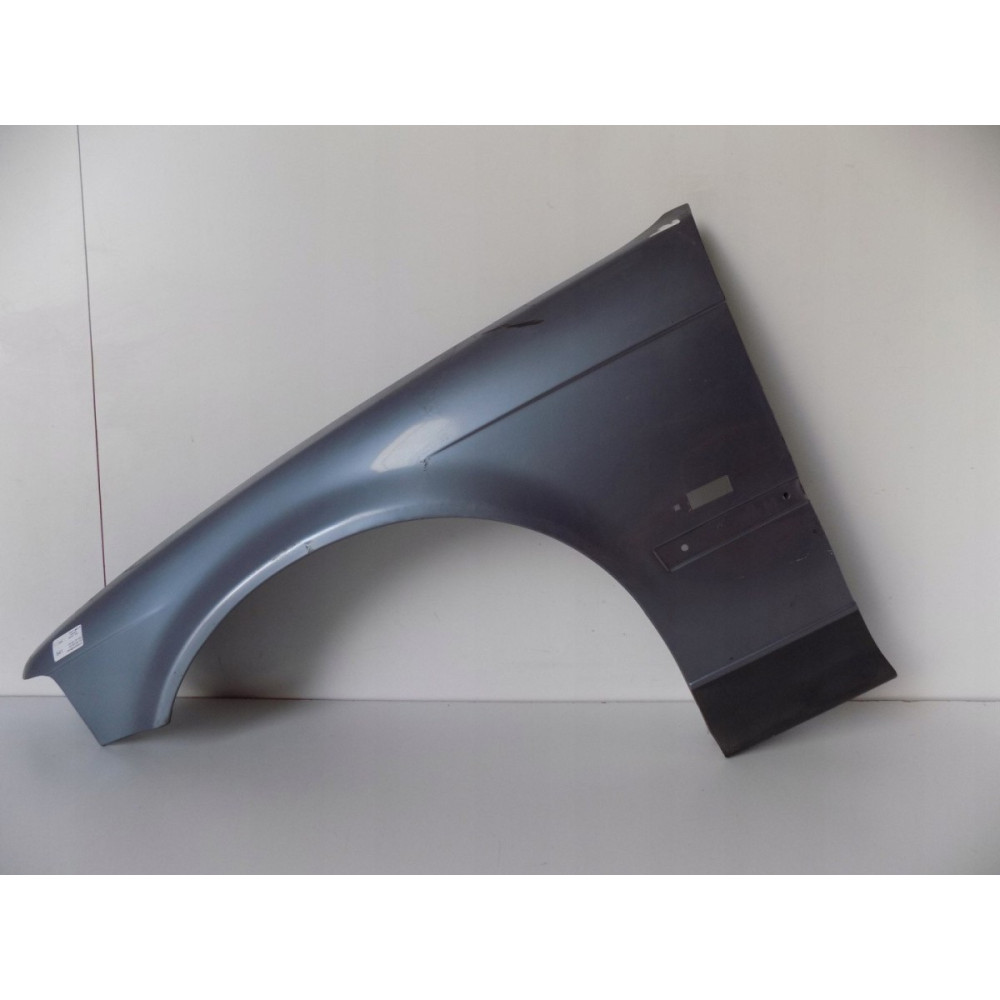 BMW 3 E36 ĽAVÝ BLATNÍK - 0641